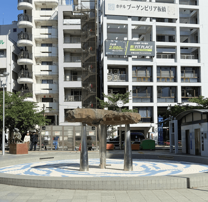 JR板橋駅東口駅前の風景写真